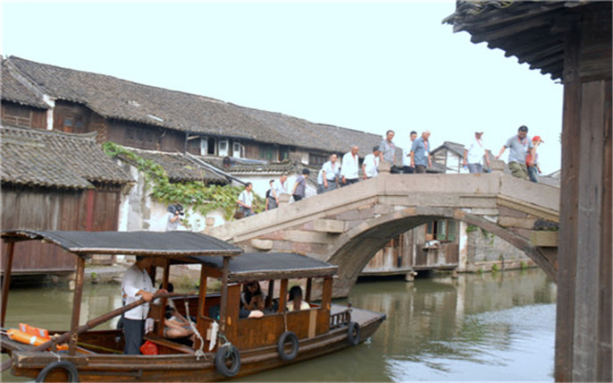 登高走橋，強(qiáng)身健體_副本.jpg