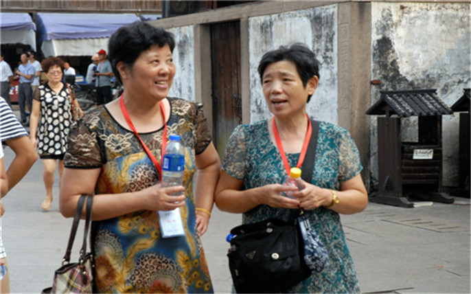 “好久沒(méi)來(lái)烏鎮(zhèn)了，這里戲臺(tái)的戲還是那么好聽(tīng)啊_副本.jpg
